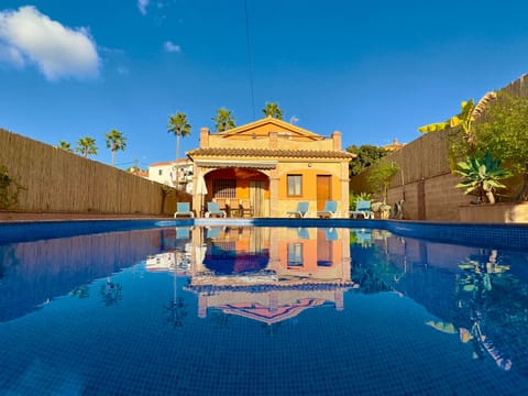 Charmantes Ferienhaus mit Grill und Schwimmingpool Vacation rental in Alhaurín el Grande