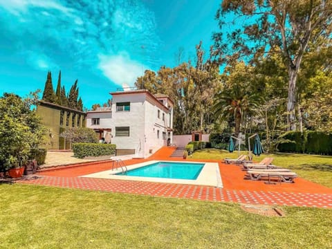 Villa für 12 Pers. mit Grill und privatem Schwimmbad Vacation rental in Marbella