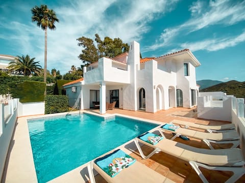 Schöne 4BDR-Villa mit fantastischer Aussicht Vacation rental in Marbella