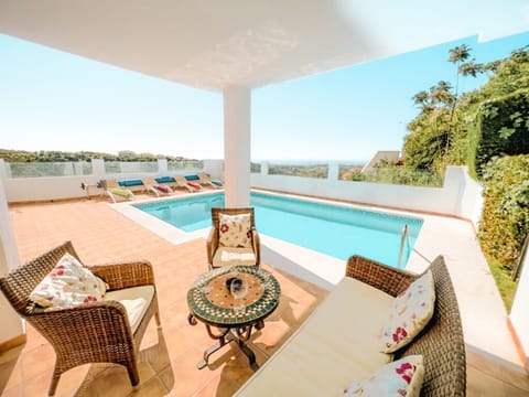 Schöne 4BDR-Villa mit fantastischer Aussicht Vacation rental in Marbella