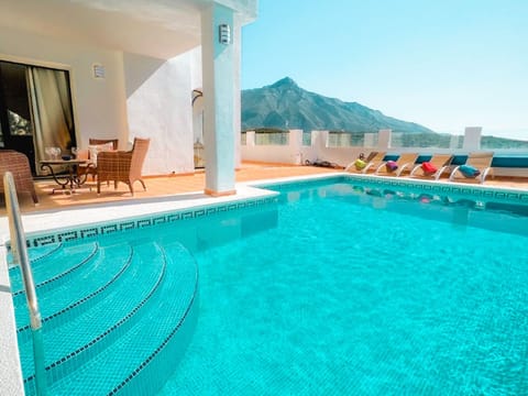 Schöne 4BDR-Villa mit fantastischer Aussicht Vacation rental in Marbella