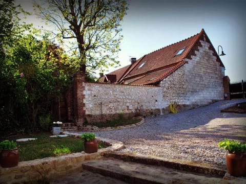 Liebevoll renoviertes Ferienhaus als Teil eines kleinen Bauernhauses mit abgesc Vacation rental in Hauts-de-France