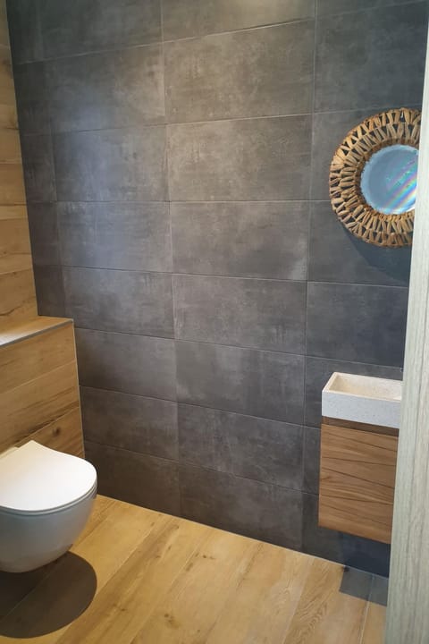 neues Haus in Meeresnähe mit beheiztem Pool Vacation rental in Fouesnant