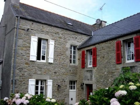 Küstennahes, bretonisches Ferienhaus mit Kamin Vacation rental in Plouguerneau