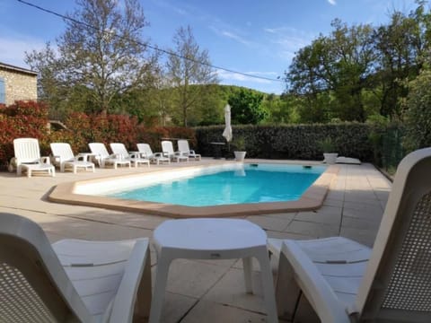 Schöne provenzalische Villa Les Carlets mit Pool Vacation rental in Apt