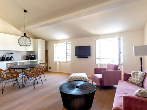 Superb 3 Bedroom Apartment on the Port Apartment in Saint-Tropez