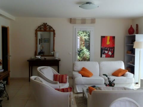 Freistehendes Haus mit großer Terrasse und Panoramablick auf die Landschaft Vacation rental in Lorgues