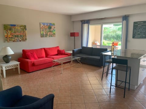 Moderne Wohnung in Mougins mit eigenem Garten Apartment in Mougins