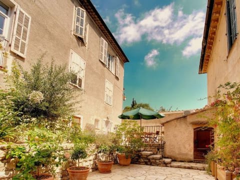 SCHÖNES STUDIO MIT GARTEN FÜR 2 IM DORF Apartment in Valbonne