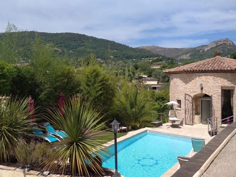 "Villa Sculpture" mit Terrasse Vacation rental in Vence