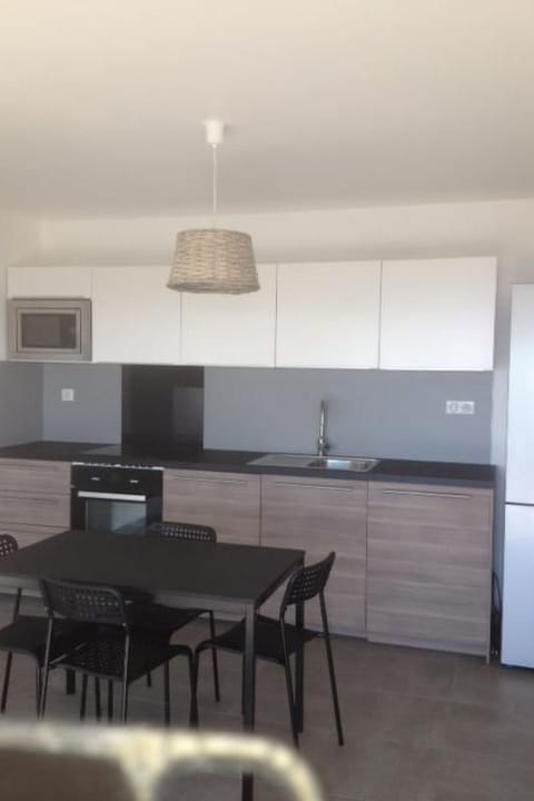 Unabhängige Unterkunft mit Meer- und Poolblick Apartment in Coti-Chiavari