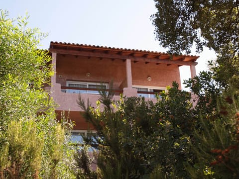 Unterkunft mit Terrasse, AC, Gemeinschaftspool Apartment in Zonza