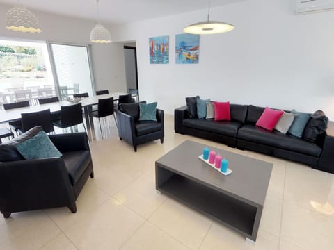 Villa mit 6 Schlafzimmern, privatem Pool Garten und Parkplatz Vacation rental in Calvi