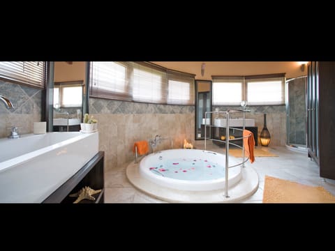 Villa Privilege Classic mit Tennisplatz Vacation rental in Corfu, Greece