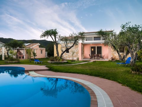 Villa Thalassa mit Schwimmbad und Garten Vacation rental in Moraitika