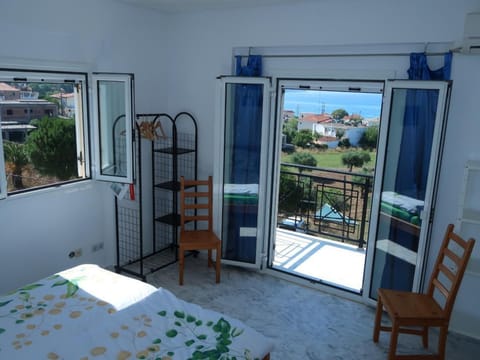mit Blick auf das Wasser Apartment in Messenia