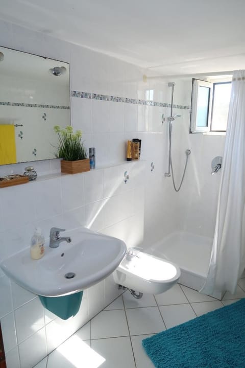 mit Blick auf das Wasser Apartment in Messenia