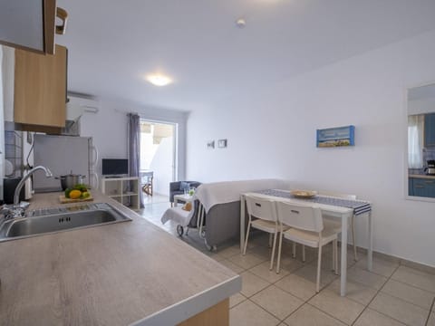 Zesa mit Balkon und Meerblick Apartment in Argolis, Greece