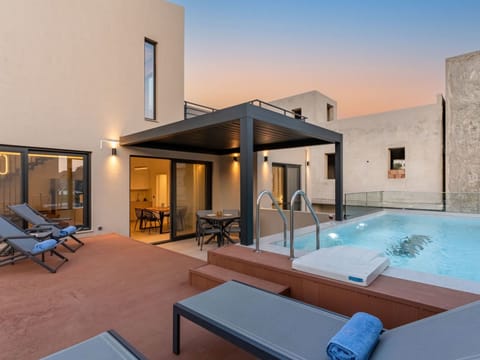 Neue Villa Dandelion, Privater Pool, 100m zum Strand Vacation rental in Plakias