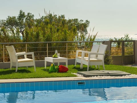 Villa am Strand mit Pool BBQ Spaziergang zu Annehmlichkeiten Vacation rental in Plakias