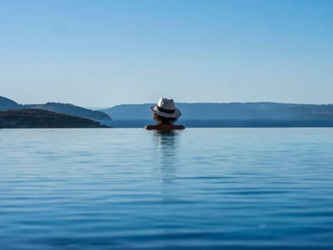 Anemos Villa Ferienhaus Aussicht Gemütlicher beheizter Pool Vacation rental in Almyrida