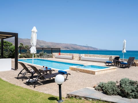 Villa am Strand mit privatem Pool und Tischtennisplatte Vacation rental in Crete