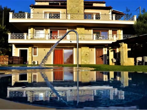 Villa Zeus mit privatem Pool und Jacuzzi Vacation rental in Crete