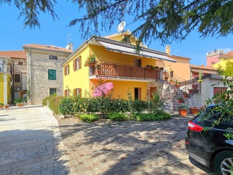 Wohnung in der Altstadt mit Terrasse und Parkplatz Apartment in Novigrad
