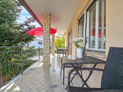 Wohnung 30m vom Meer entfernt für bis zu 6 Personen Apartment in Novigrad