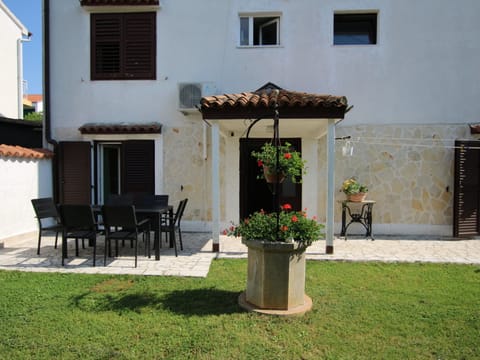 Apartment Sunny Garden / HR-11065-01 Apartment in Poreč