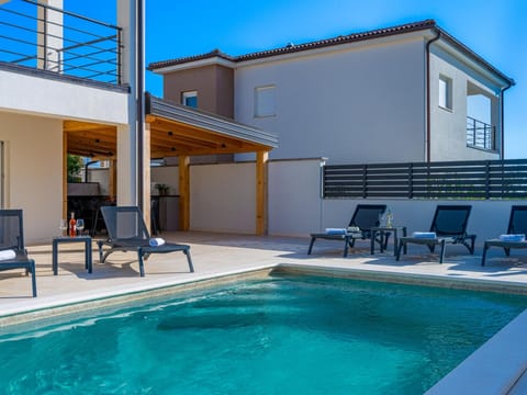 4 Schlafzimmer, 3 Badezimmer, Küche, Wohnzimmer, privater Pool, Grill Vacation rental in Vodnjan