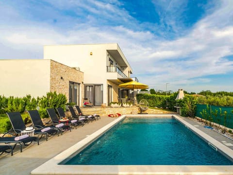 Neue New Villa Lana 40m2 Schwimmbad, Sauna, Whirlpool Vacation rental in Vodnjan