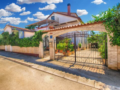 Apartment 1362 Apartment in Fažana