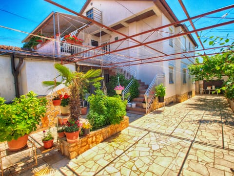 Apartment 1362 Apartment in Fažana