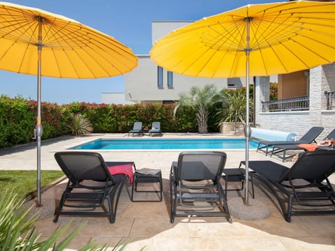 in Pomer mit privatem beheizten Pool und Meerblick Vacation rental in Banjole