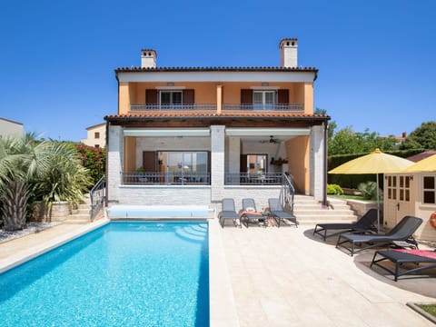 in Pomer mit privatem beheizten Pool und Meerblick Vacation rental in Banjole