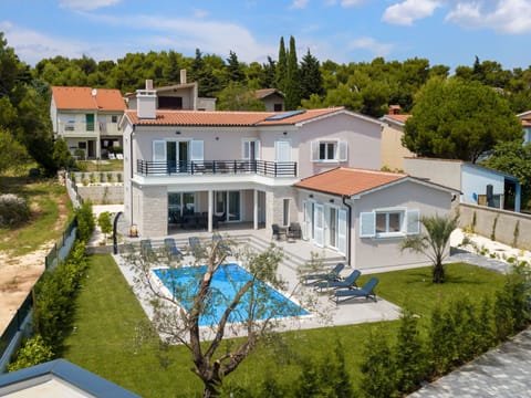 Villa in Premantura mit privatem beheizten Pool  und Sauna Vacation rental in Premantura