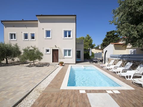 Villa Nocciola mit 6 Schlafzimmern in Meeresnähe Vacation rental in Premantura