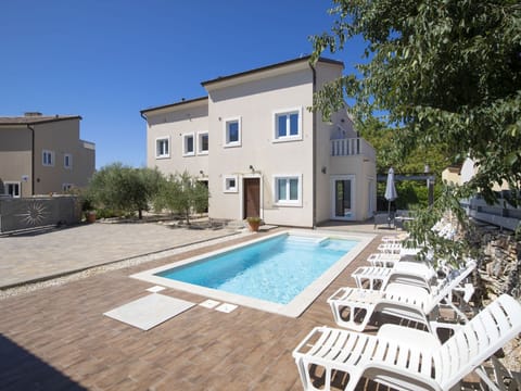 Villa Nocciola mit 6 Schlafzimmern in Meeresnähe Vacation rental in Premantura