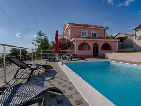 Villa mit Pool und schönem Meerblick Vacation rental in Crikvenica