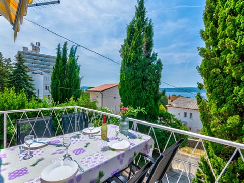 Leng 2 / HR-10352-02 Apartment in Crikvenica