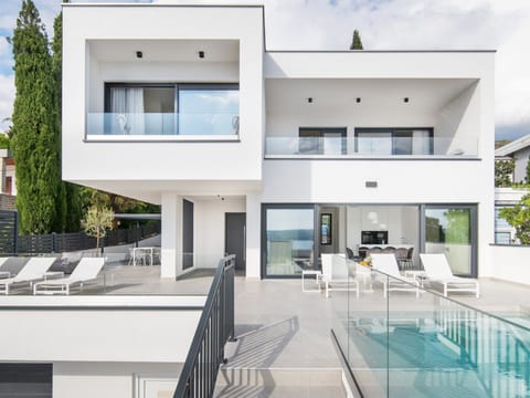 Villa XeMa / HR-11117-01 Apartment in Crikvenica