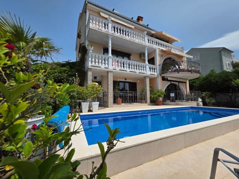 Appartement für 2-3 Personen mit Balkon und Gemeinschaftspool Apartment in Novi Vinodolski