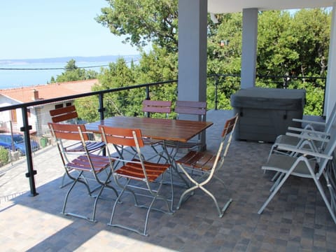 Appartement mit Terrasse, Meerblick, Jacuzzi, Außenpool Apartment in Novi Vinodolski