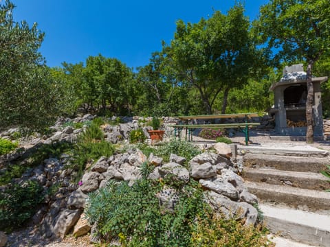 Cosic 2 Black & White / HR-09707-02 Apartment in Lika-Senj County