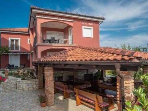 Apartmani Mistral A Apartment in Lopar