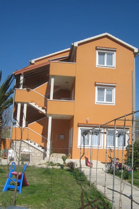 Zentrale Ferienwohnung mit Balkon Apartment in Lopar