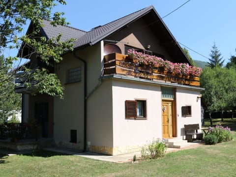 mit Garten, Grill und Terrasse Vacation rental in Plitvice Lakes Park