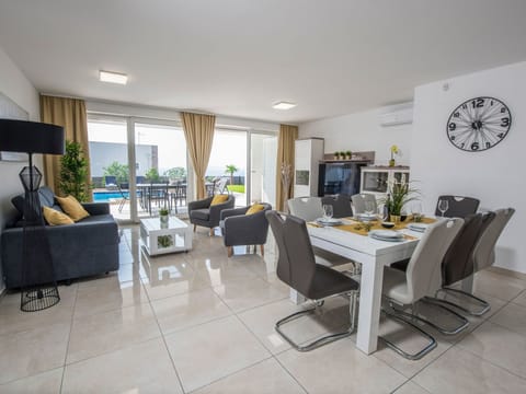 Luxuriöse Villen Royal II Vacation rental in Novalja