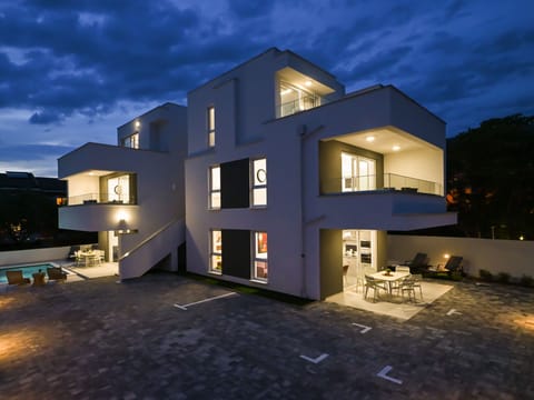 Villa mit privatem Pool für 20 Personen Vacation rental in Novalja